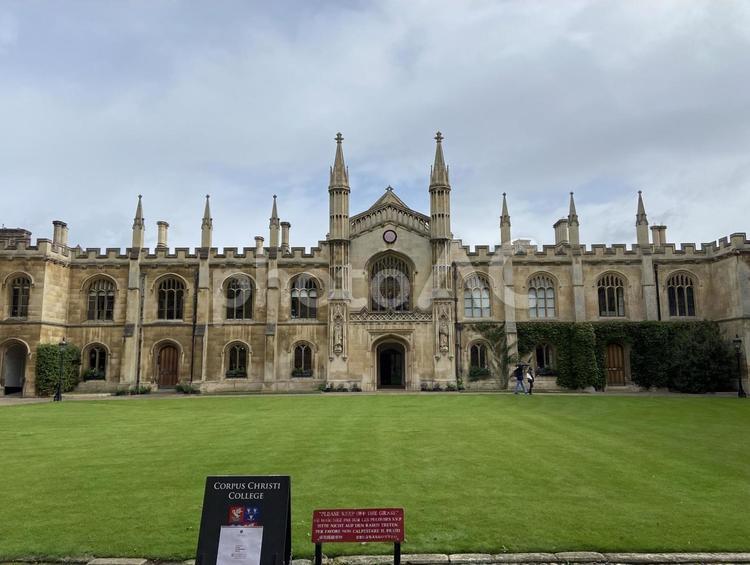 ケンブリッジ大学 ケンブリッジ大学,留学,中庭の写真素材