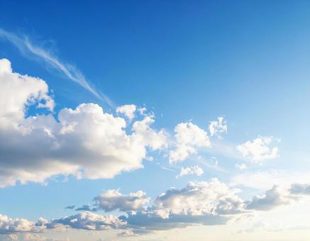 よく晴れた青空と白い雲 よく晴れた青空と白い雲の写真