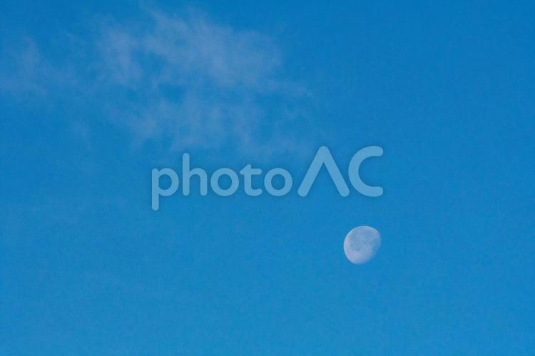 冬の青空と朝の月 月,西の空,１月の写真素材