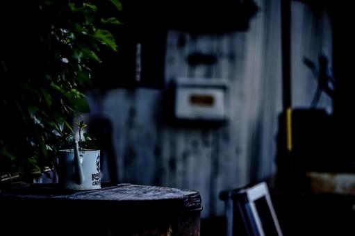 <素材>おしゃれなジョウロ型の植木鉢 <素材>おしゃれなジョウロ型の植木鉢 風景,ジョウロ,鉢の写真素材