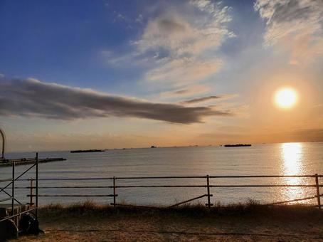 海辺の夕陽 海辺の夕陽 空,海,夕陽の写真素材