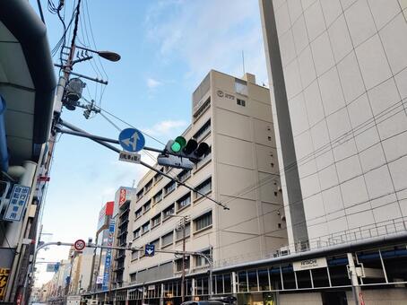 日本の交差点と街のビル 街並み,交差点,信号の写真素材