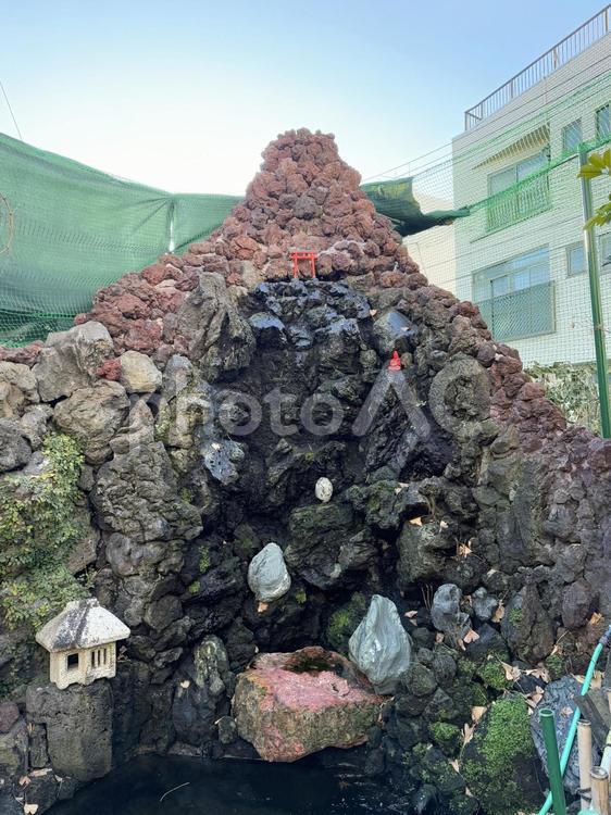 新吉原花園跡　山の飾り 賽銭箱,山,ミニチュアの写真素材