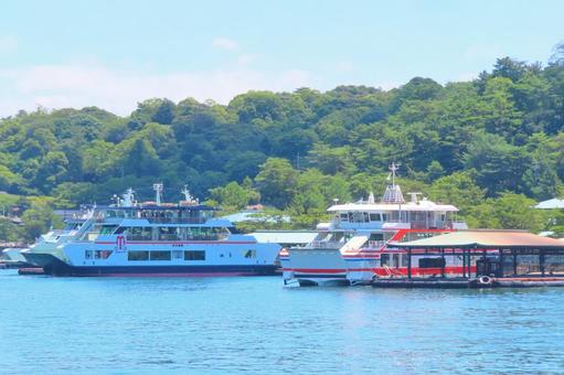 【広島県】宮島フェリー 宮島フェリー,海,風景の写真素材