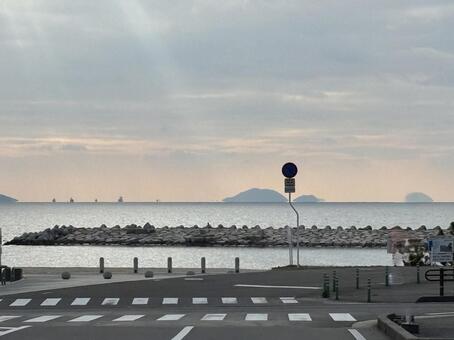 海辺の風景 空,海,防波堤の写真素材