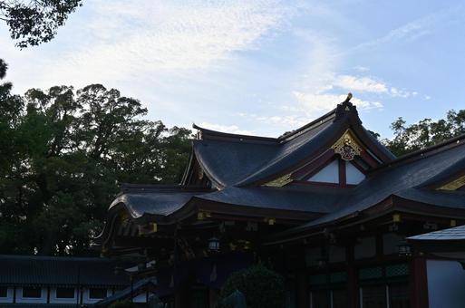 西宮神社 拝殿と空 西宮神社 拝殿と空の写真