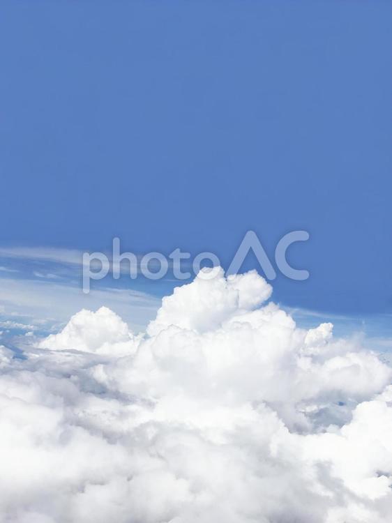 雲の上の青空は宇宙へ続く 空撮,雲,空の写真素材