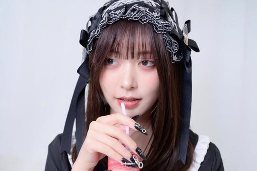 エナジードリンクを飲む地雷系女子 エナジードリンクを飲む地雷系女子 日本人,女性,エナジードリンクの写真素材