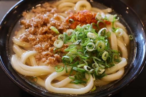 さぬきうどん店の辛味噌うどん 辛味噌,うどん,ネギの写真素材