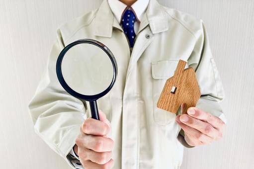 家の問題を発見・点検する男性作業員 家,診断,発見の写真素材