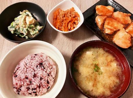 色鮮やかな夕ご飯 色鮮やかな夕ご飯 夕ご飯,夕食,晩ご飯の写真素材