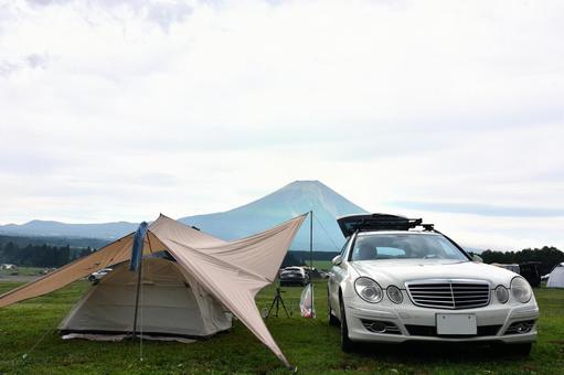 愛犬と車で富士山を見ながらキャンプ 愛犬と車で富士山を見ながらキャンプの写真