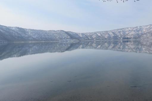 東北 青森県十和田湖の雪景色 東北 青森県十和田湖の雪景色 東北,湖,雪景色の写真素材