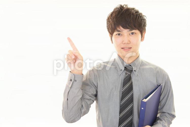 指示する笑顔のビジネスマン 男性,ビジネスマン,男の写真素材