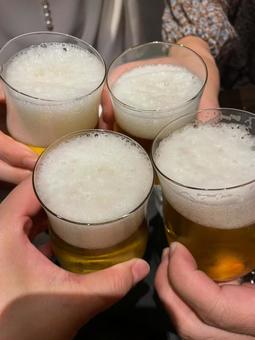 ビールで乾杯 ビールで乾杯の写真