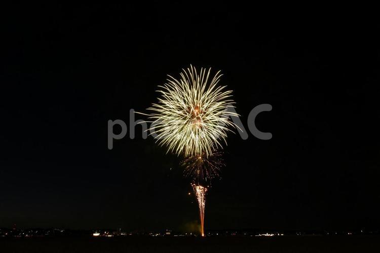 夏祭り　打ち上げ花火 お祭り,きれい,カップルに人気の写真素材