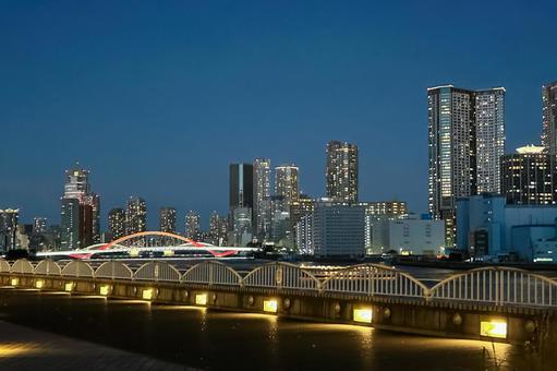 光が美しい竹芝桟橋から見る湾岸の夜景 竹芝,夜景,都市風景の写真素材