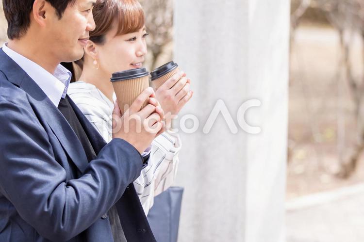 カジュアルビジネスの会社員 カップル,夫婦,デートの写真素材