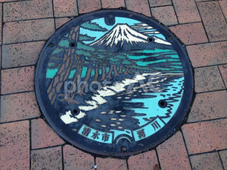 マンホールの蓋・三保の松原 マンホール,蓋,歩道の写真素材