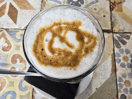 美味しそうなカフェラテの写真