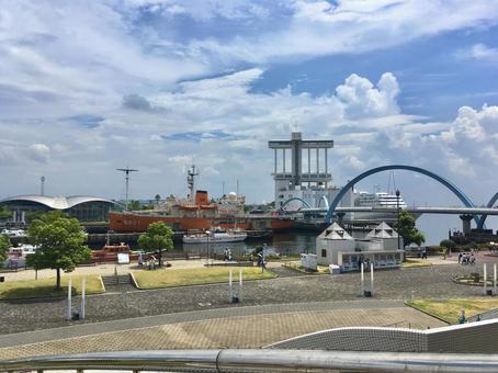 名古屋港の風景 名古屋港,ポートブリッジ,南極観測船ふじの写真素材