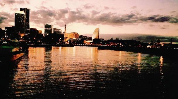 みなとみらいの夕景 みなとみらいの夕景 みなとみらい,横浜,夕景の写真素材