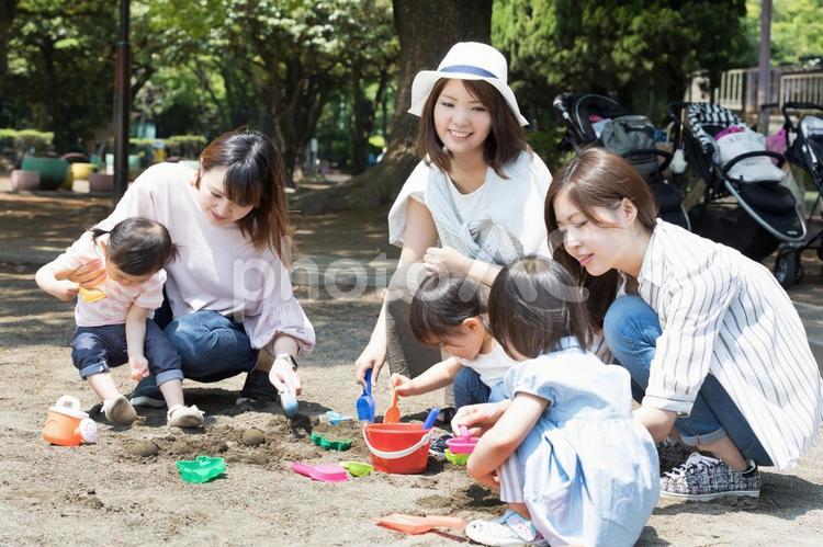 ママ友　母親　育児　 育児,ママ友,公園の写真素材