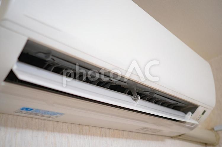エアコン　寄り写真 光熱費,電気代,節約の写真素材