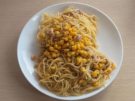 ツナとコーンのペペロンチーノ ツナのコーンのペペロンチーノ,ペペロンチーノ,ツナスパの写真素材