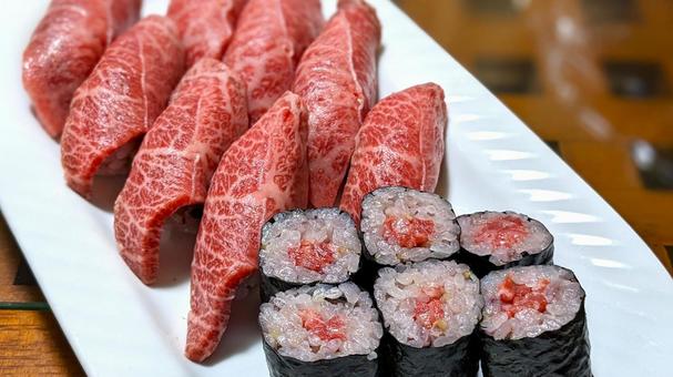 高級和牛の握り寿司と鉄火巻 盛り合わせ,巻き寿司,ミスジの写真素材