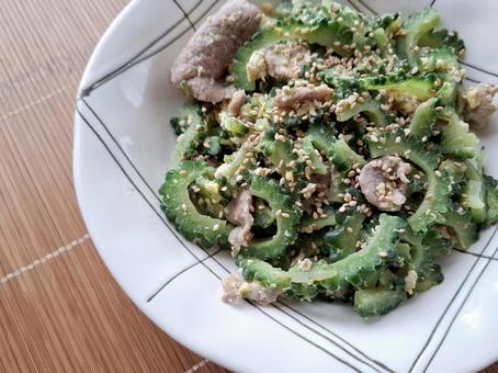 夏野菜ゴーヤと豚肉の炒め物_1 夏野菜,ゴーヤ,豚肉の写真素材