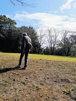 旅の途中 中年男性,暇つぶし,人生の写真素材