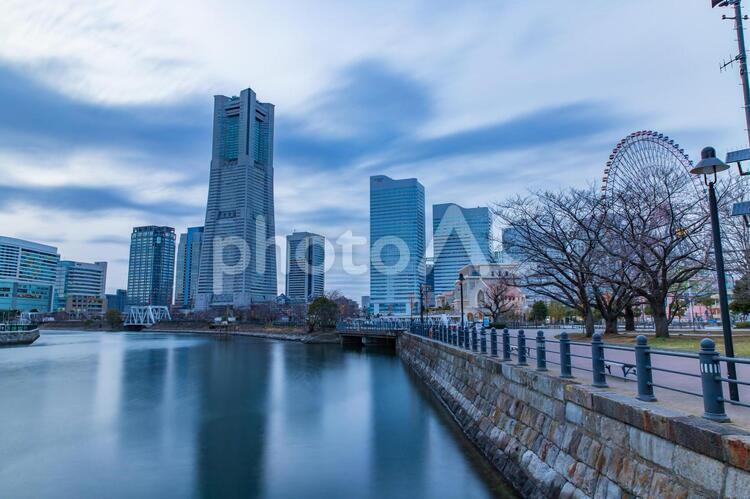 みなとみらいの風景 風景,観光地,観覧車の写真素材