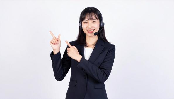ヘッドセットをつける日本人女性 ヘッドセットをつける日本人女性の写真