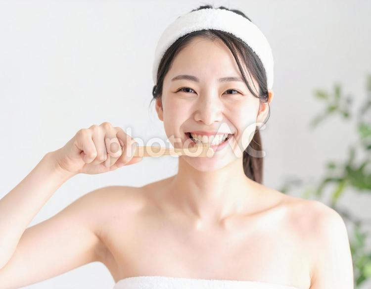 歯磨きをする女性 女性,歯ブラシ,歯磨きの写真素材