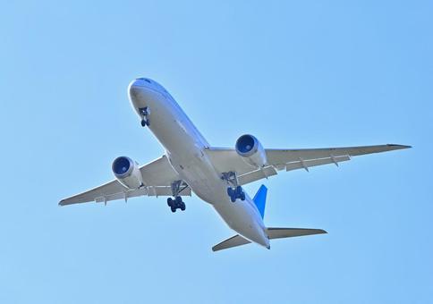 飛行機着陸・前方 飛行機着陸・前方 飛行機,ジェット機,ジャンボ機の写真素材