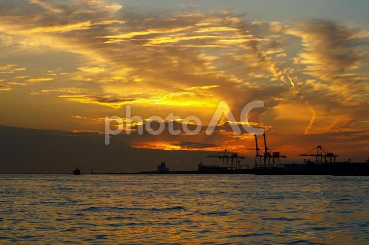 大阪港、夕日と海 大阪港,海,夕日の写真素材