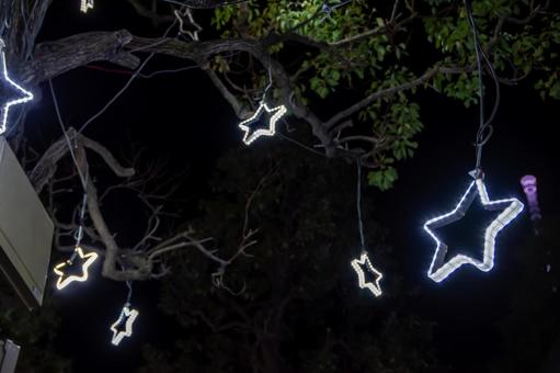 星型のイルミネーション クリスマス,イルミネーション,星の写真素材