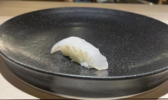 新鮮な閃き スズキの一貫 新鮮な閃き スズキの一貫 スズキ,鮨,寿司の写真素材