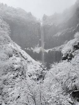 日光華厳の滝 雪 日光華厳の滝 雪 華厳の滝,雪,冬の写真素材