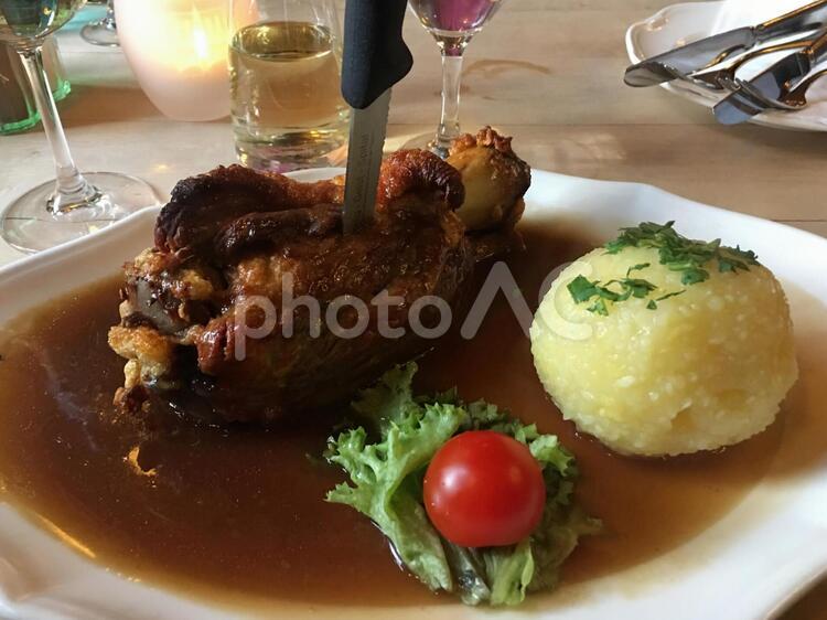 骨付き豚肉のロースト（ドイツ料理） ドイツ,ドイツ料理,豚肉の写真素材
