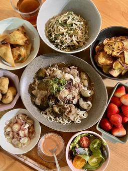 とろなす豚素麺定食 とろなす豚素麺定食 素麺,食事,夕食の写真素材