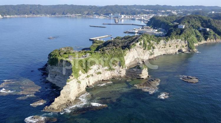 切り立った崖の岬を空撮 崖,空撮,岬の写真素材