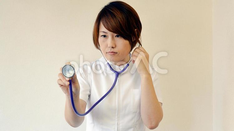 聴診器を調べる看護師 看護師,女性,医療の写真素材