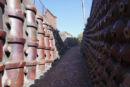 やきもの散歩道の土管坂 やきもの散歩道,土管坂,町並みの写真素材