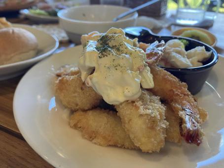 フライ定食 フライ定食 フライ定食,エビフライ,イカフライの写真素材