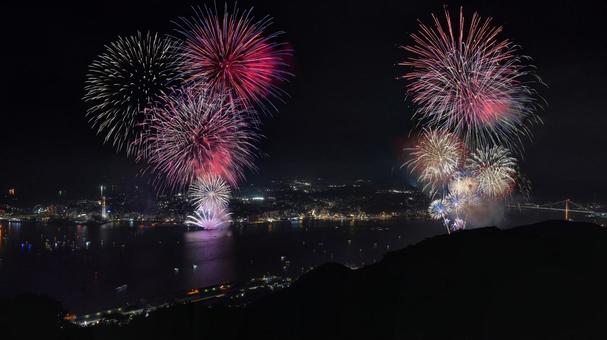 関門海峡のスターマイン 関門海峡のスターマイン 関門海峡花火大会,関門海峡,関門橋の写真素材