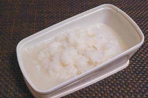 容器の中の大根おろし 大根おろし,大根,容器の写真素材