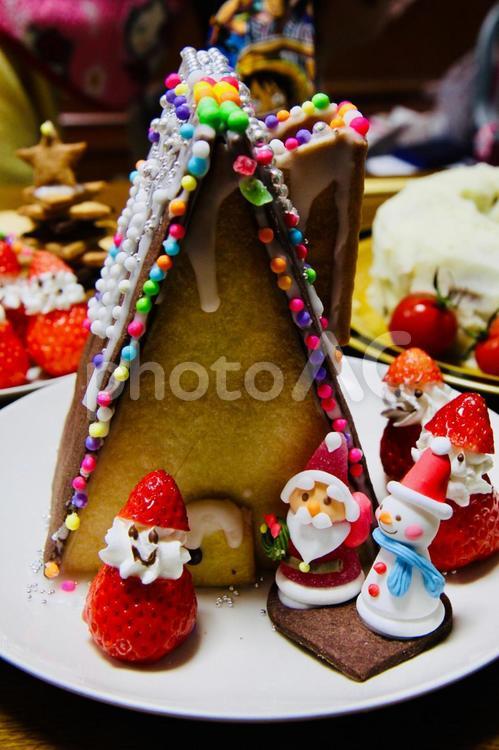クリスマスのお菓子の家 クリスマス,ごちそう,ホームパーティーの写真素材