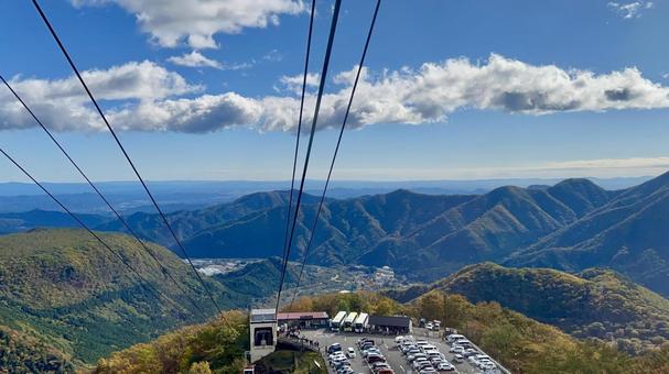 日光いろは坂ロープウェイ秋の紅葉と青空 日光,いろは坂,道路の写真素材